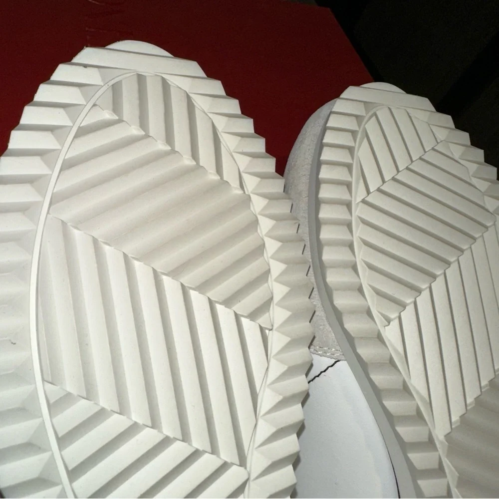 New Size 44.5 Valentino Garavani Retrorunner Sneakers White Black